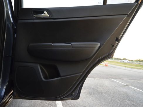 Used 2018 Kia Sportage LX w/ LX Technology Package image 47