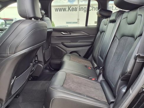 Used 2024 Jeep Grand Cherokee Altitude AWD/4WD image 11