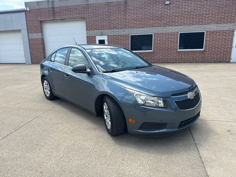 Used 2012 Chevrolet Cruze LS w/ Connectivity Package FWD image 3