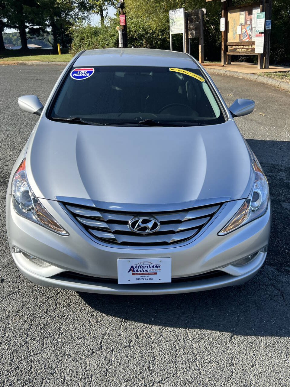 Used 2011 Hyundai Sonata SE FWD image 2