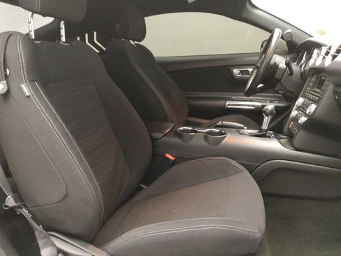 Used 2017 Ford Mustang Coupe image 21
