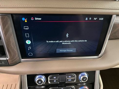 Used 2022 GMC Yukon XL Denali w/ Denali Premium Package AWD/4WD image 11