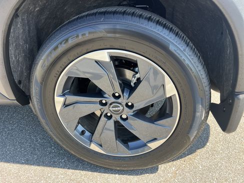 Used 2025 Nissan Rogue SV FWD image 10