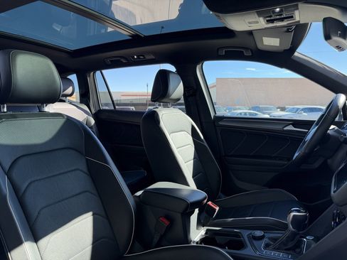 Used 2022 Volkswagen Tiguan SEL R-Line image 41