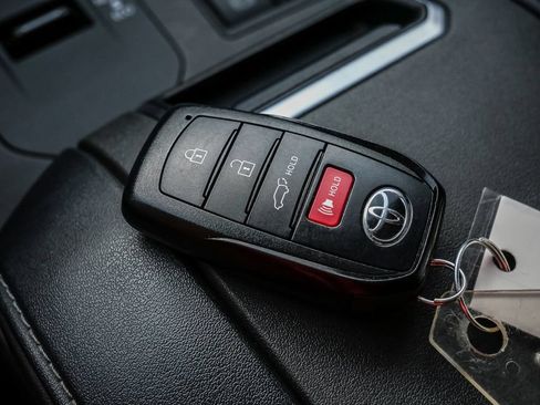 Used 2024 Toyota Highlander XSE FWD image 59