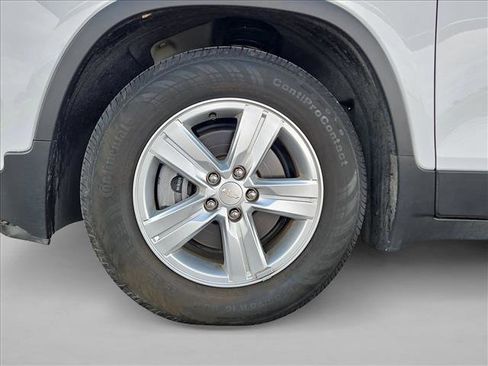 Used 2020 Chevrolet Trax LT w/ LT Convenience Package FWD image 23