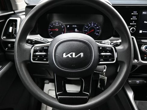 Used 2022 Kia Sorento LX AWD/4WD image 13