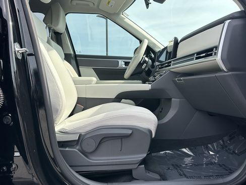 Used 2025 Hyundai Santa Fe SE AWD/4WD image 14