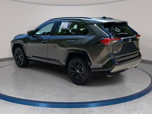 Used 2022 Toyota RAV4 SE w/ SE Grade Weather Package AWD/4WD image 7