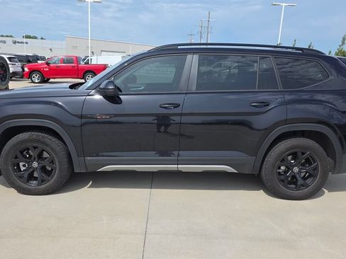 Used 2024 Volkswagen Atlas Peak Edition SEL AWD/4WD image 2