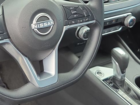 Used 2025 Nissan Altima 2.5 SV FWD image 13