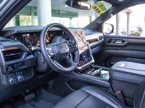 Used 2025 GMC Yukon XL Denali image 11