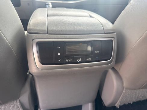 Used 2017 Toyota Highlander Limited FWD image 16