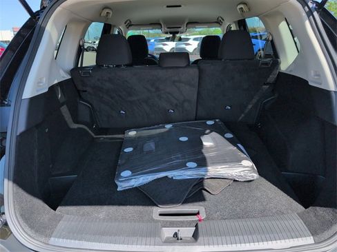 Used 2023 Nissan Rogue S image 31