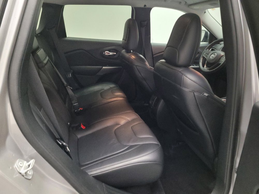 Used 2019 Jeep Cherokee Limited FWD image 19