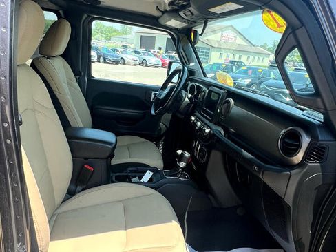 Used 2021 Jeep Wrangler Unlimited Sport image 15