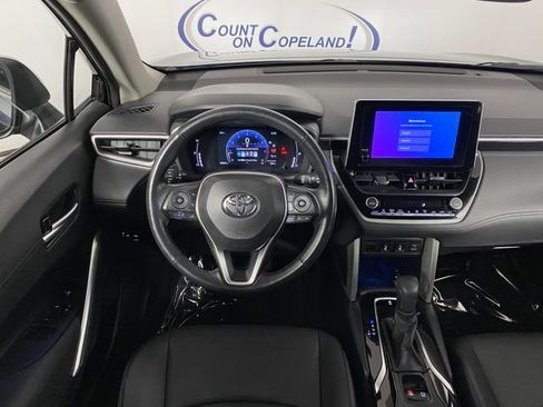 Certified 2023 Toyota Corolla Cross XLE w/ Convenience Package AWD/4WD image 17