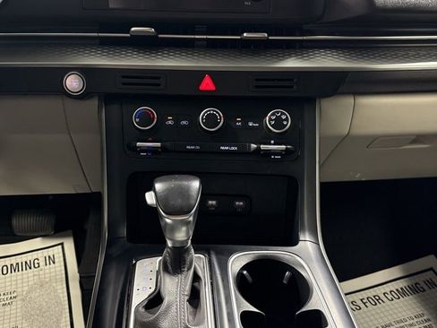 Used 2022 Kia Carnival LX image 21