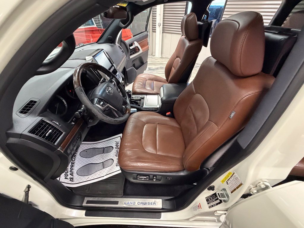Used 2016 Toyota Land Cruiser AWD/4WD image 68