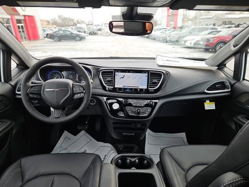 New 2026 Chrysler Pacifica Select image 18
