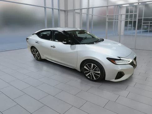 Used 2023 Nissan Maxima SV FWD image 2