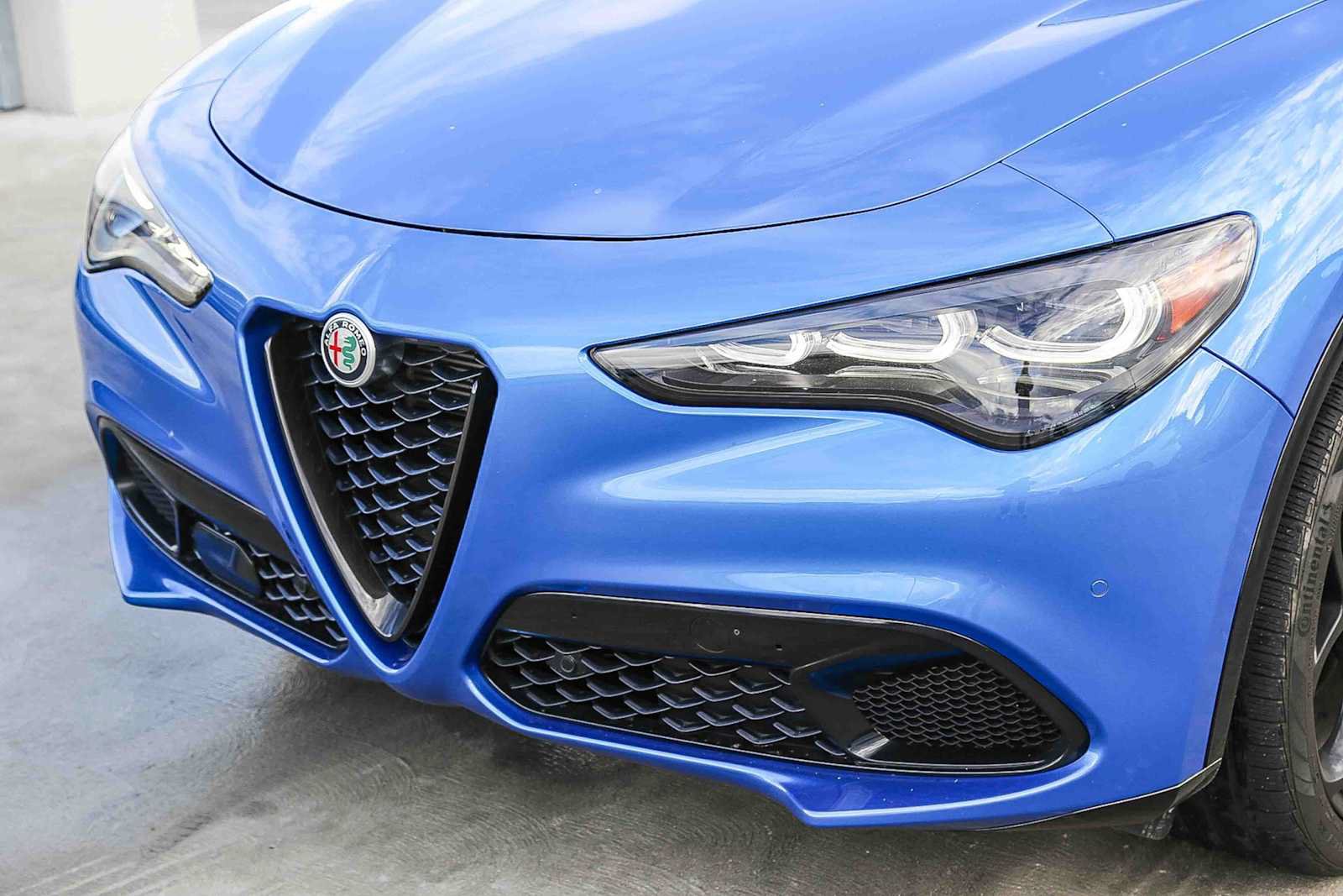 Used 2024 Alfa Romeo Stelvio Veloce AWD/4WD image 5