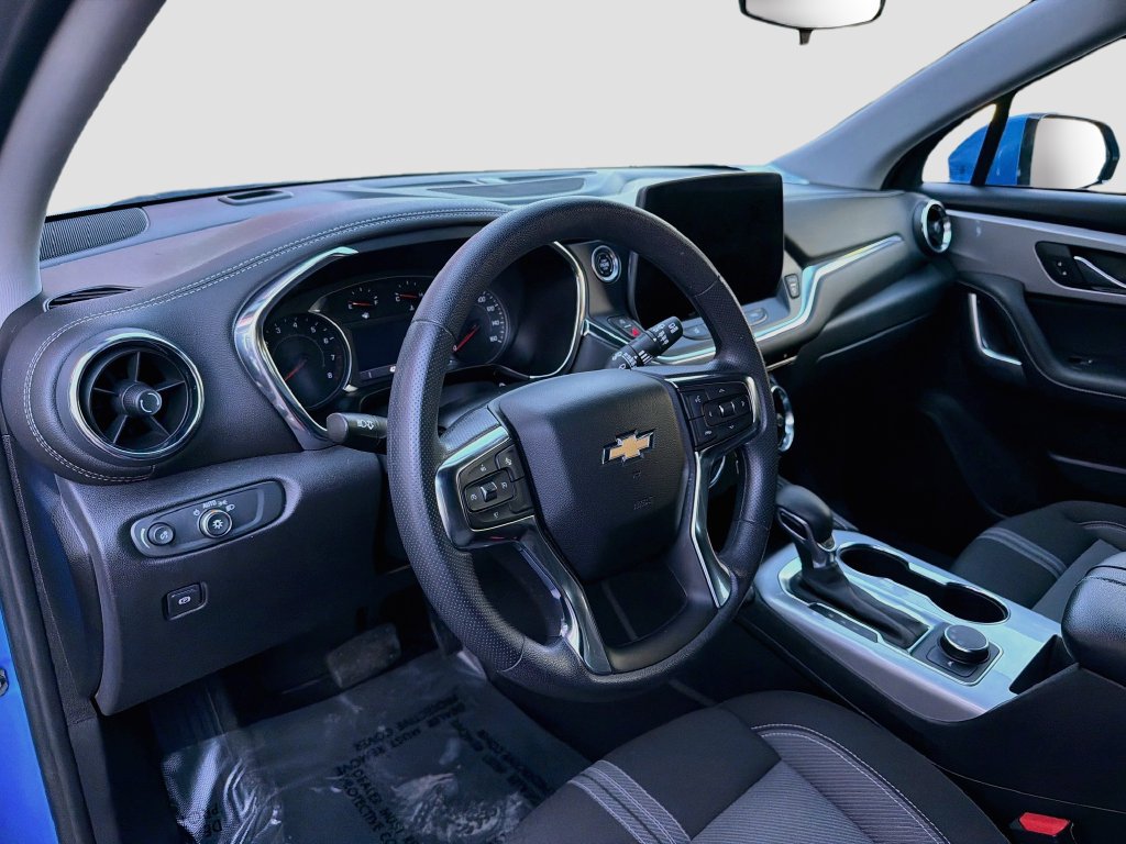 Used 2025 Chevrolet Blazer LT FWD image 9