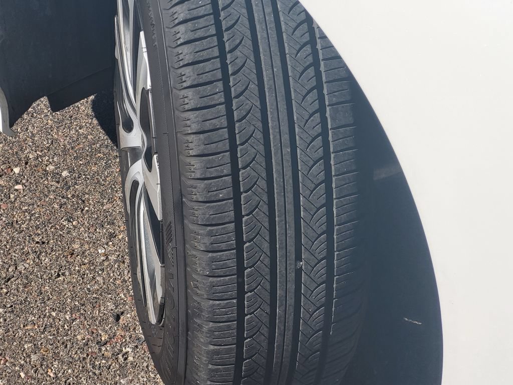 Used 2019 Toyota Prius XLE AWD/4WD image 10