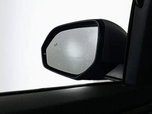 Used 2025 Volkswagen Atlas SE image 16