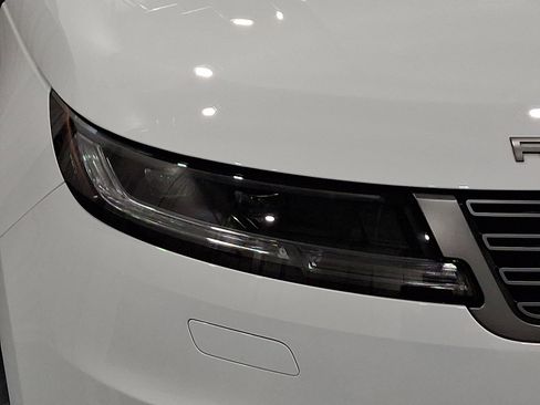 Certified 2025 Land Rover Range Rover Sport image 8