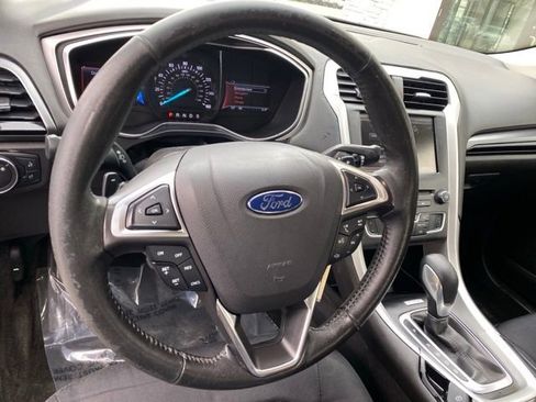 Used 2016 Ford Fusion SE image 12