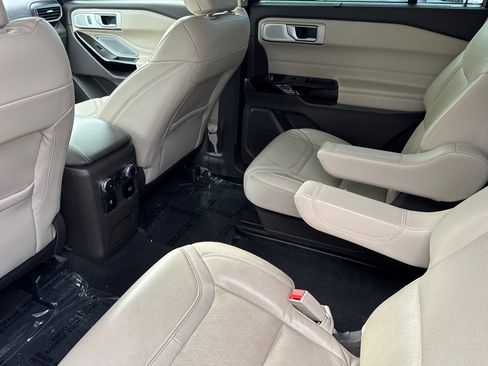 Certified 2022 Ford Explorer Platinum w/ Technology Package image 13