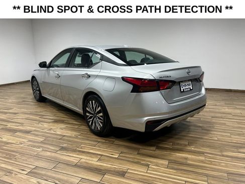 Used 2025 Nissan Altima 2.5 SV FWD image 9