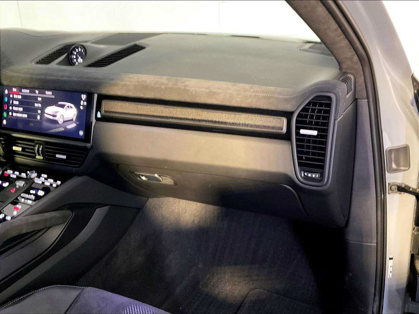 Certified 2022 Porsche Cayenne Turbo GT AWD/4WD image 22