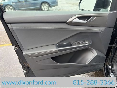 New 2026 Volkswagen Taos SE image 23