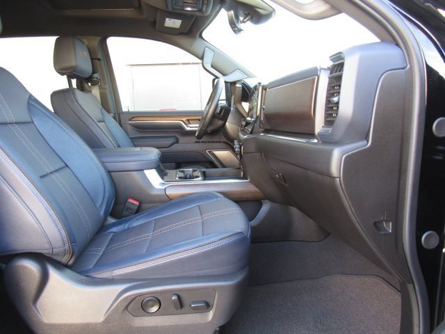 Used 2025 Chevrolet Silverado 3500 High Country w/ High Country Premium Package AWD/4WD image 23