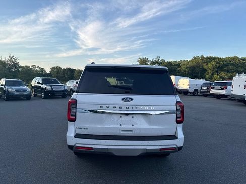 Used 2024 Ford Expedition Limited AWD/4WD image 5