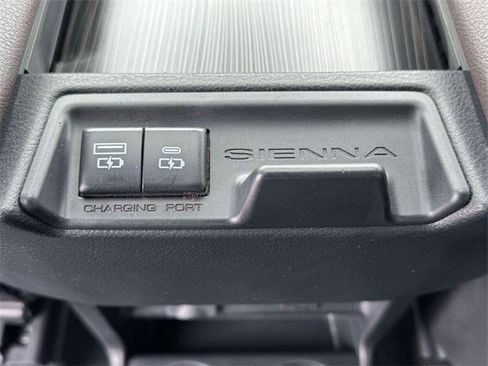 Certified 2023 Toyota Sienna Platinum image 12