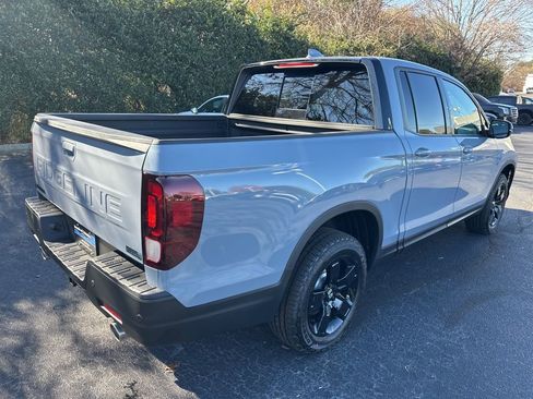 New 2026 Honda Ridgeline Black Edition image 3