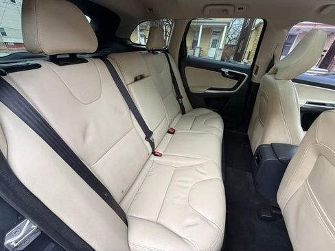 Used 2016 Volvo XC60 T6 w/ Proximity Package image 28