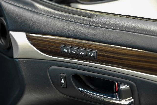 Used 2017 Lexus LS 460 w/ Comfort Package RWD image 56