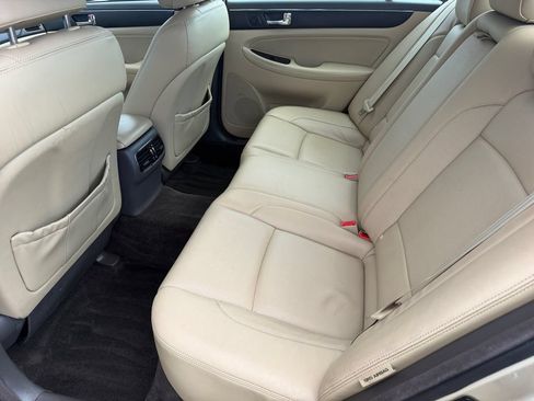 Used 2011 Hyundai Genesis 3.8 w/ Technology Pkg 4 RWD image 13