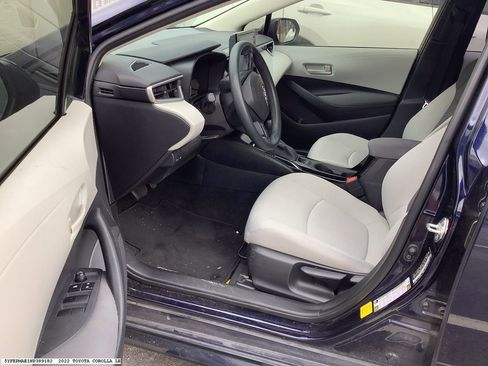 Used 2022 Toyota Corolla LE image 6