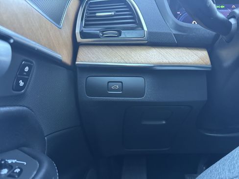 Used 2023 Volvo XC90 B6 Plus image 18