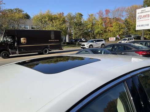 Used 2017 Ford Fusion SE w/ Fusion SE Technology Package image 9