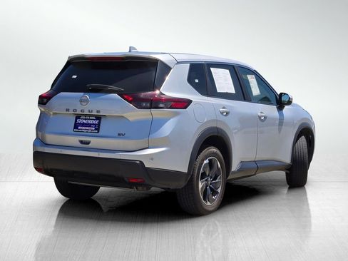 Used 2024 Nissan Rogue SV FWD image 4