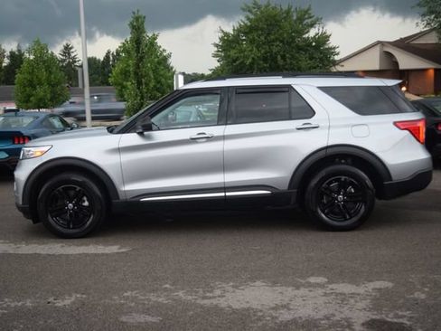 Used 2023 Ford Explorer XLT AWD/4WD image 23