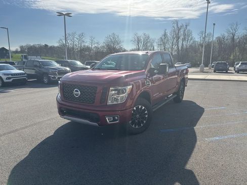Used 2017 Nissan Titan PRO-4X w/ Pro-4x Convenience Package image 5
