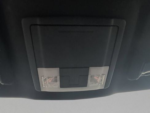 Used 2018 Ford Explorer XLT FWD image 25