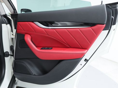 Certified 2022 Maserati Levante GT image 14